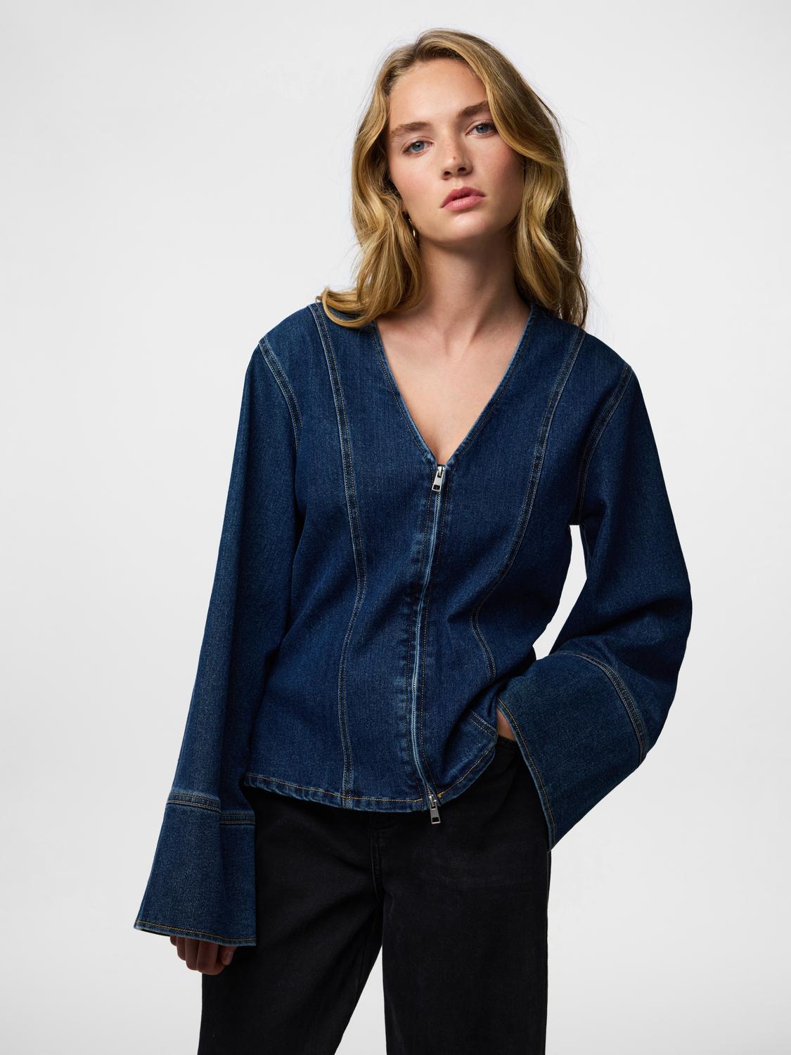 model_shot-front
